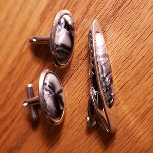 Unbranded cufflinks and tie clip